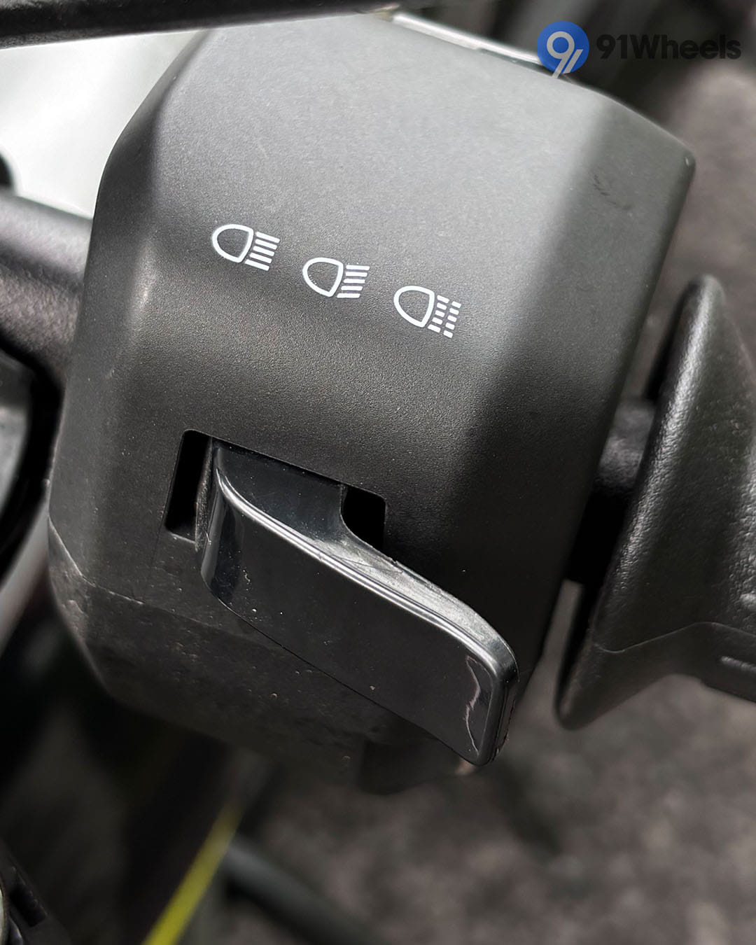 Handlebar & Console Area - 1