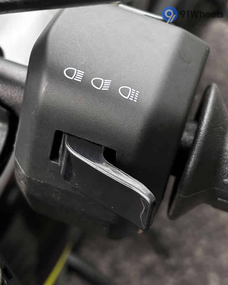 Handlebar & Console Area - 1