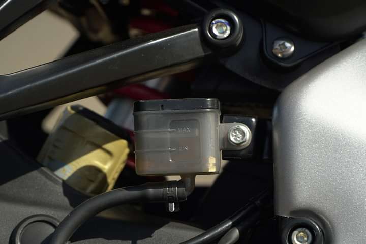 Bajaj Pulsar NS400Z Engine Oil Level Indicator