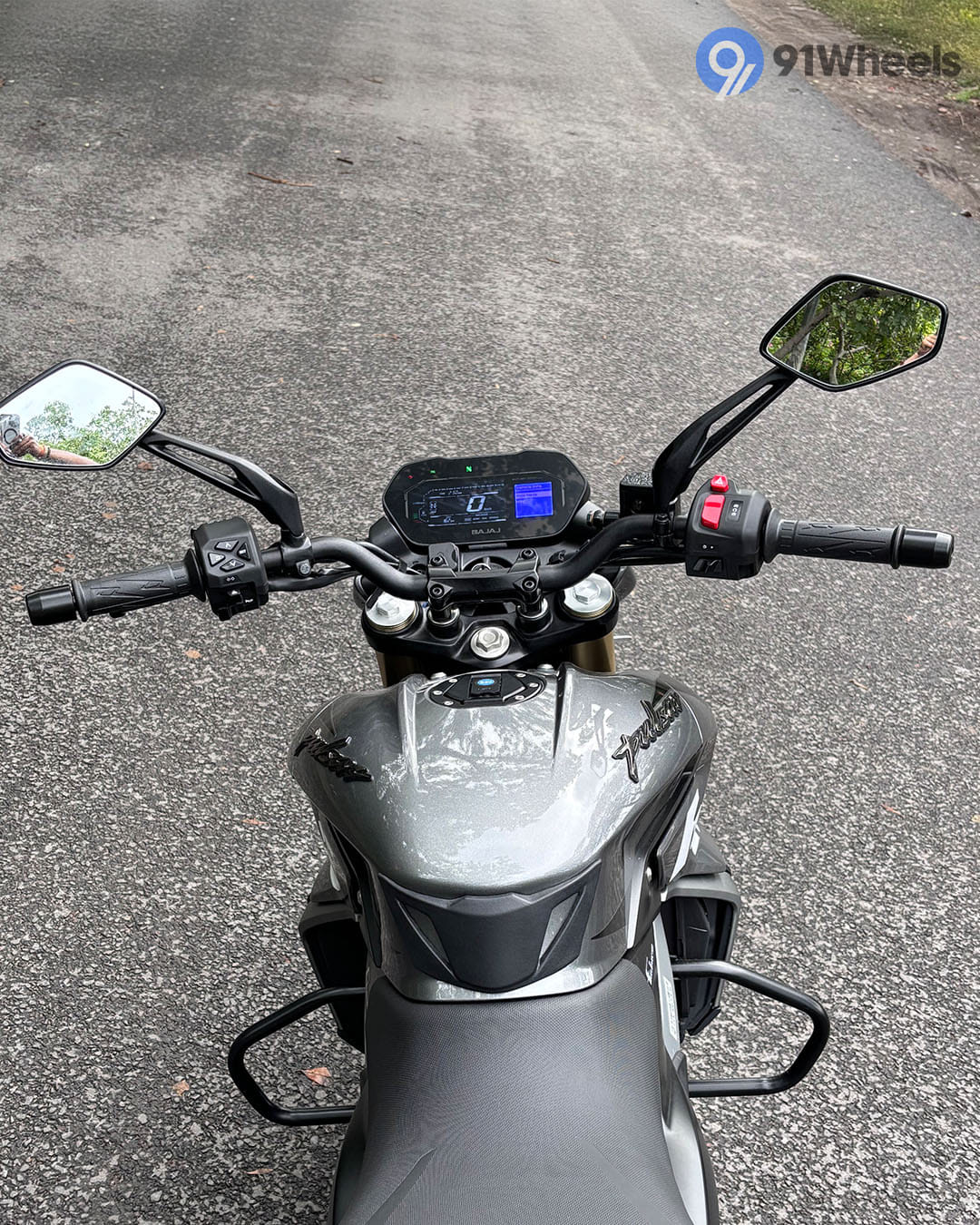 Handlebar & Console Area - 3