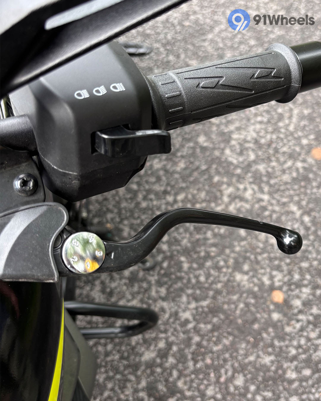 Handlebar & Console Area - 15