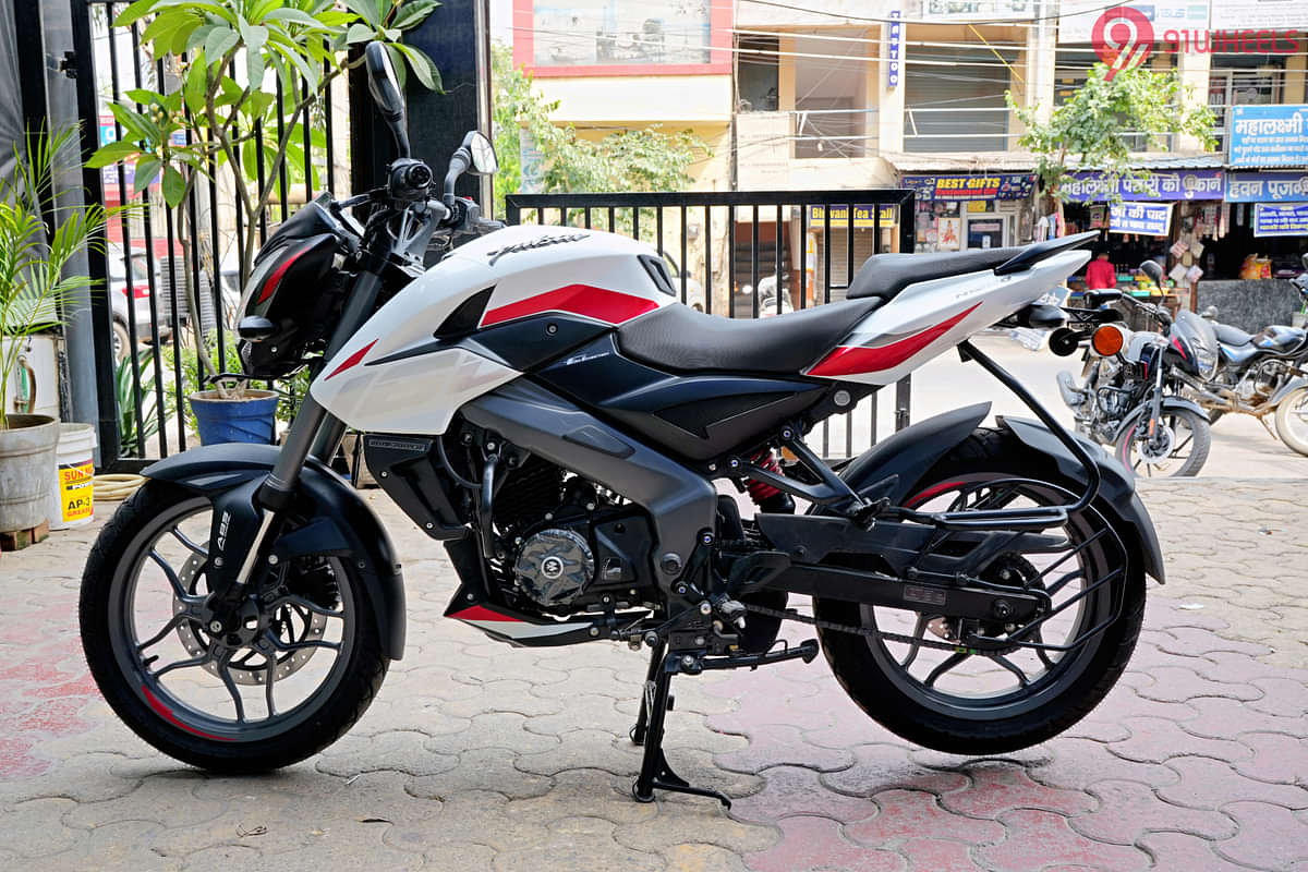 Bajaj Pulsar NS160 Left Side View