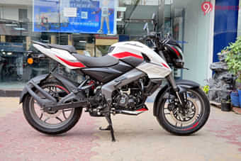 Bajaj Pulsar NS160 Right Side View Bajaj Pulsar NS160 Right Side View