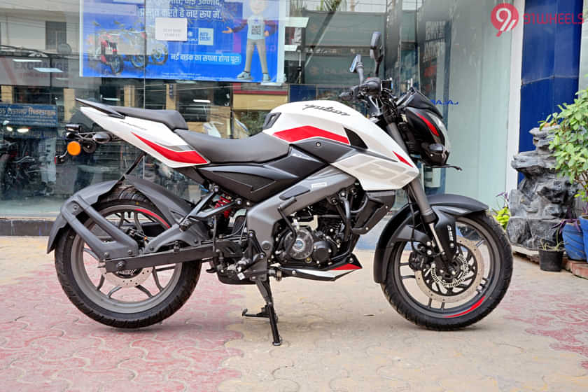 Bajaj Pulsar NS160 Right Side View Bajaj Pulsar NS160 Right Side View
