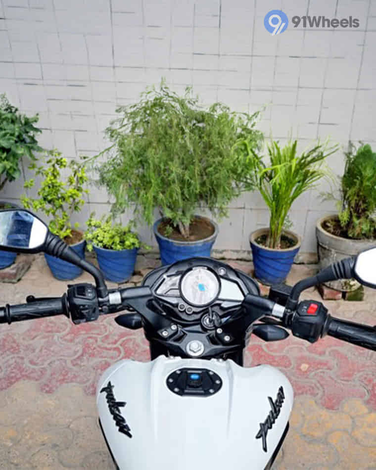 Handlebar & Console Area - 2