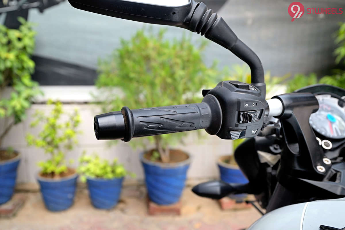 Bajaj Pulsar NS160 Right Side Handelbar Throttle Grip