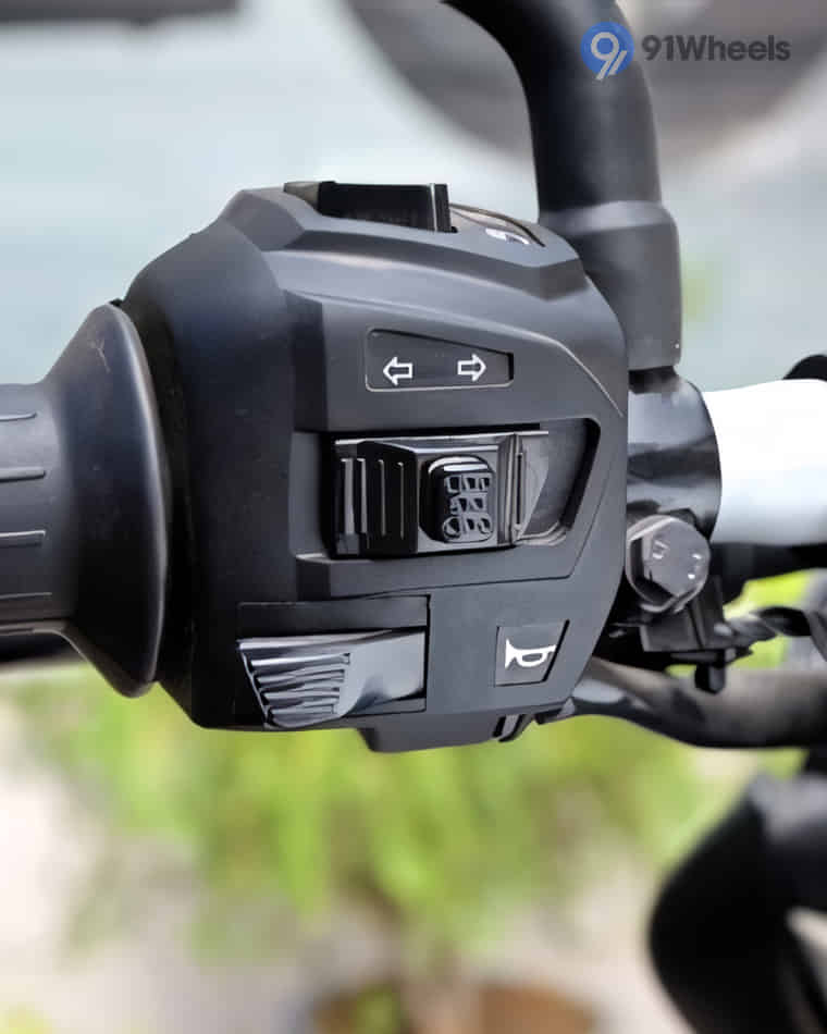 Handlebar & Console Area - 4