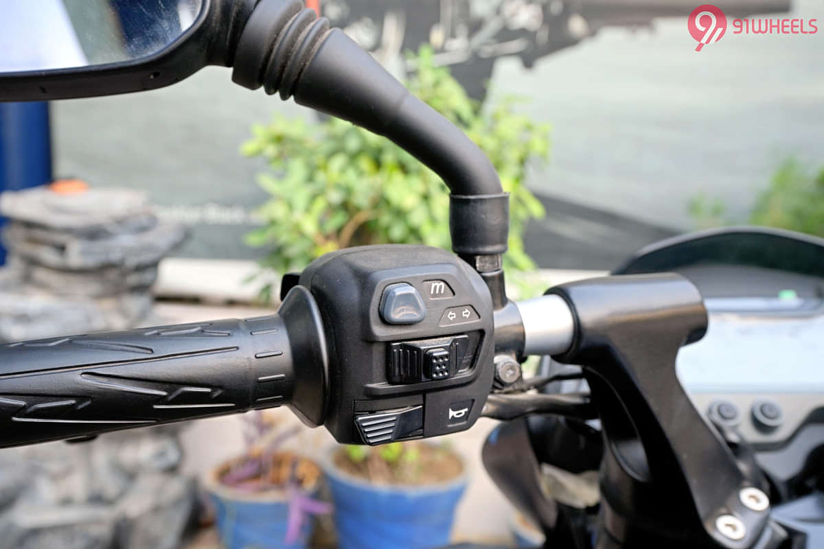 Bajaj Pulsar NS200 Horn Button