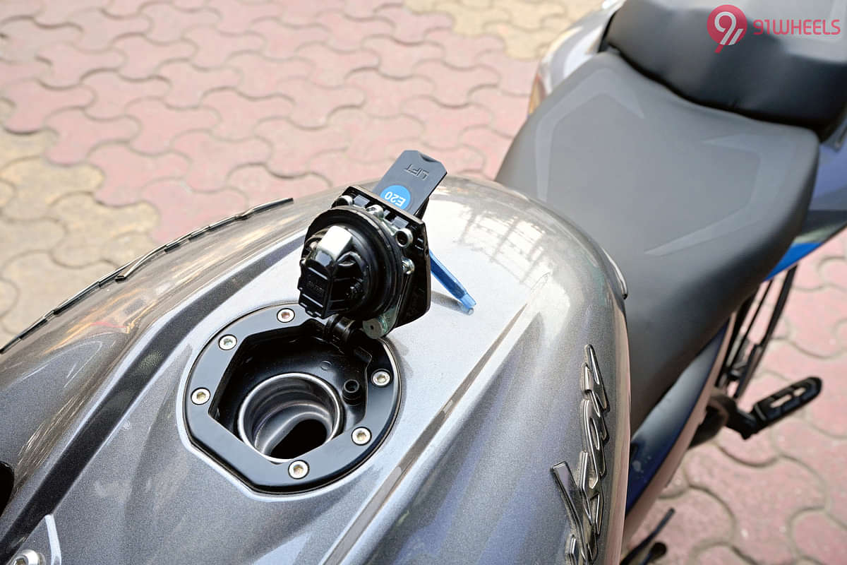 Bajaj Pulsar NS200 Open Fuel Lid