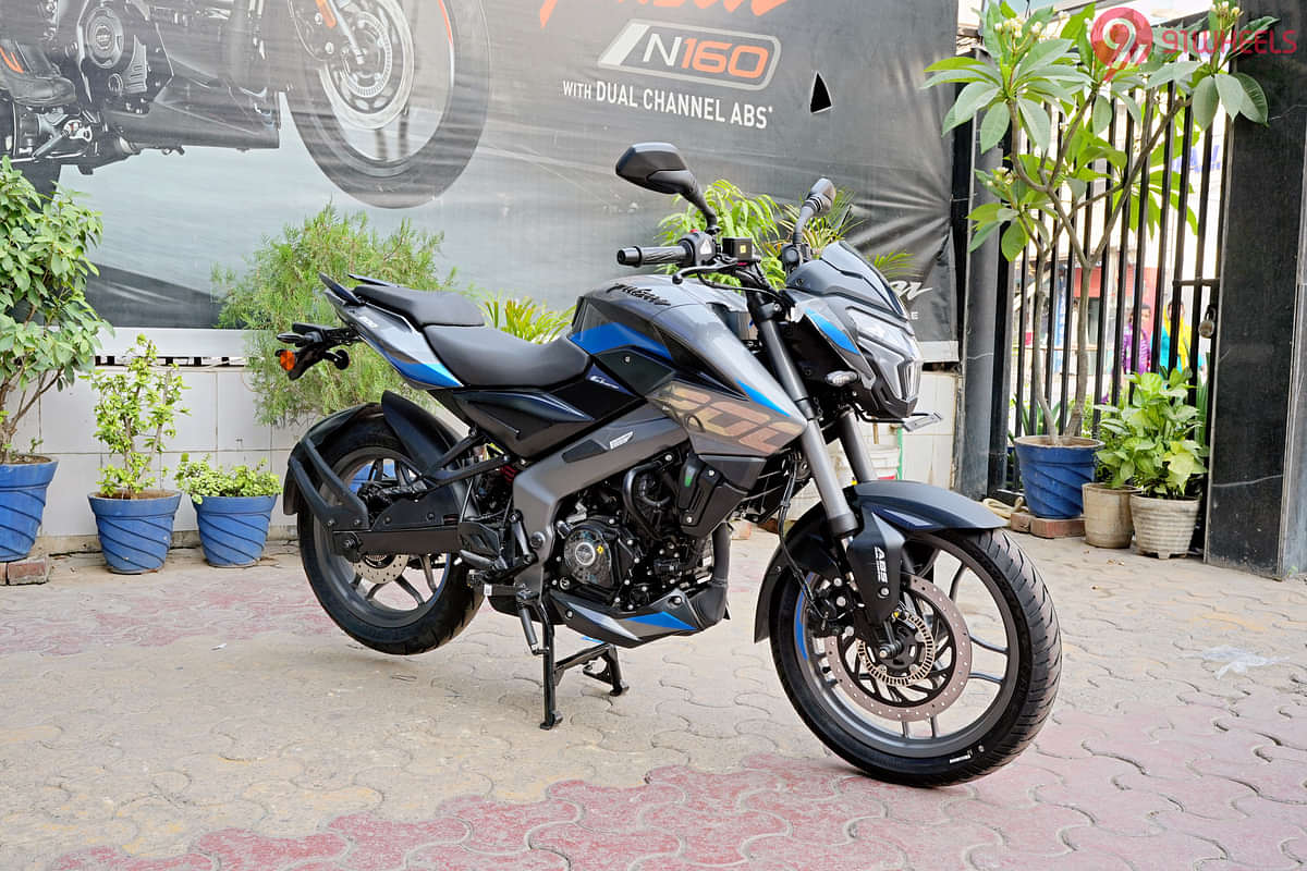 Bajaj Pulsar NS200 Right Front Three Quarter