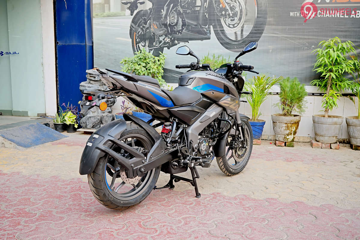 Bajaj Pulsar NS200 Right Rear Three Quarter