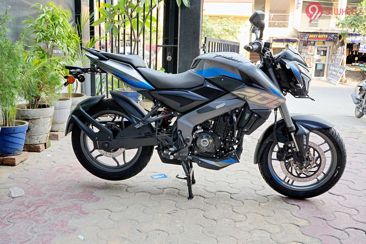 Bajaj Pulsar NS200 Right Side View