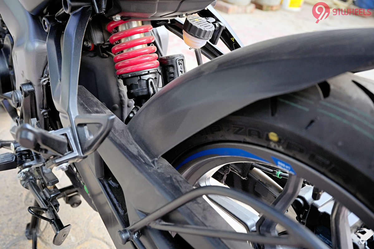 Bajaj Pulsar NS200 Saree Guard