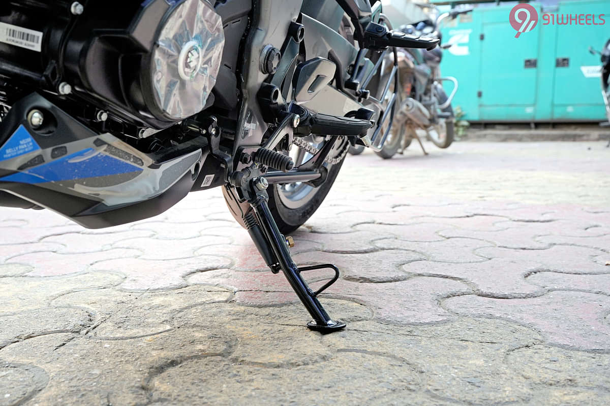 Bajaj Pulsar NS200 Side stand