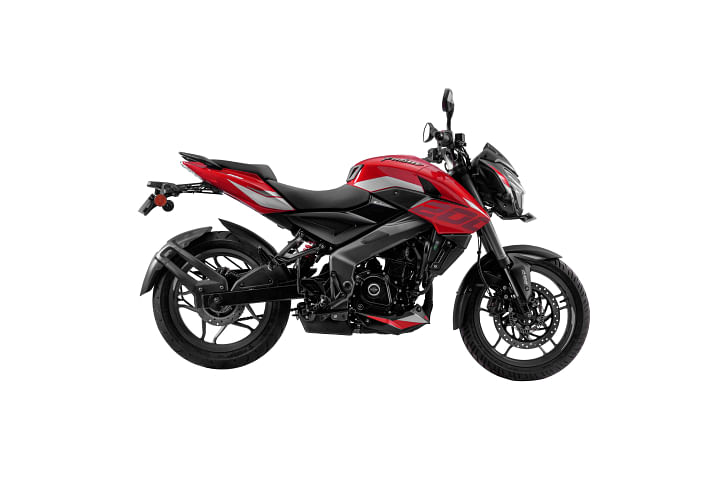 Pulsar rs200 deals price on road