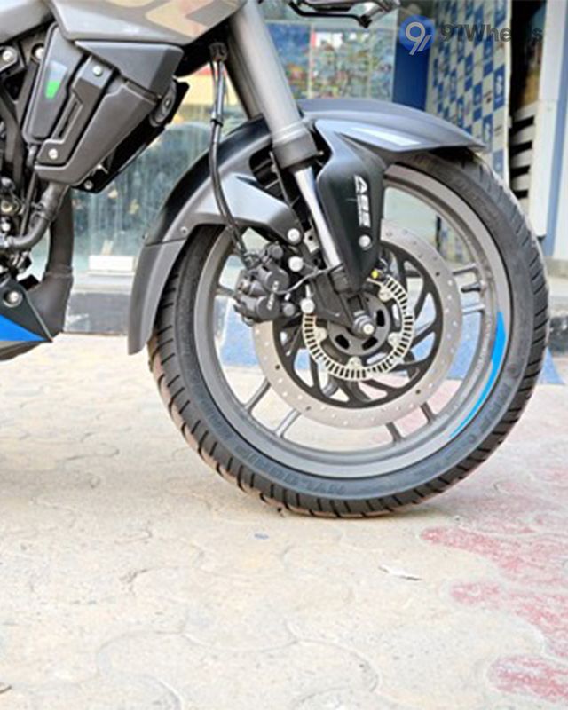 Pulsar NS200 Front WHeel