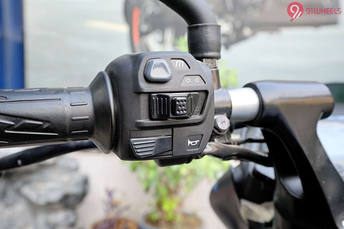 Bajaj Pulsar NS200 Turn Indicators Switch