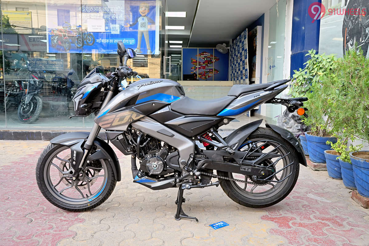 Bajaj Pulsar NS200 Left Side View