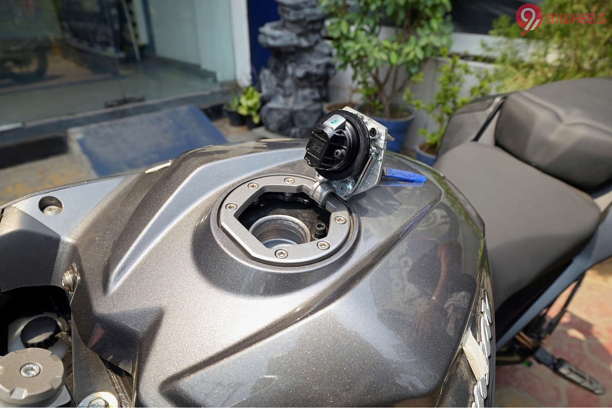 Bajaj Pulsar RS 200 Open Fuel Lid