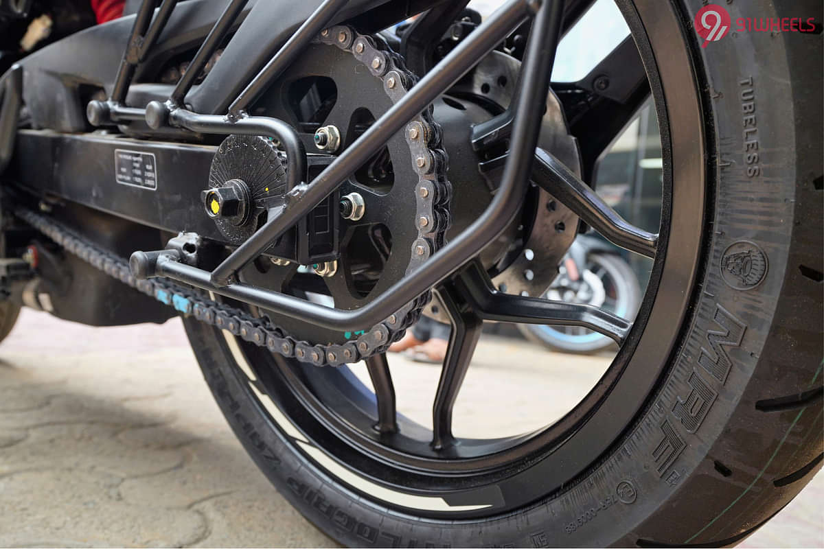 Bajaj Pulsar RS 200 Drive Chain And Sprocket