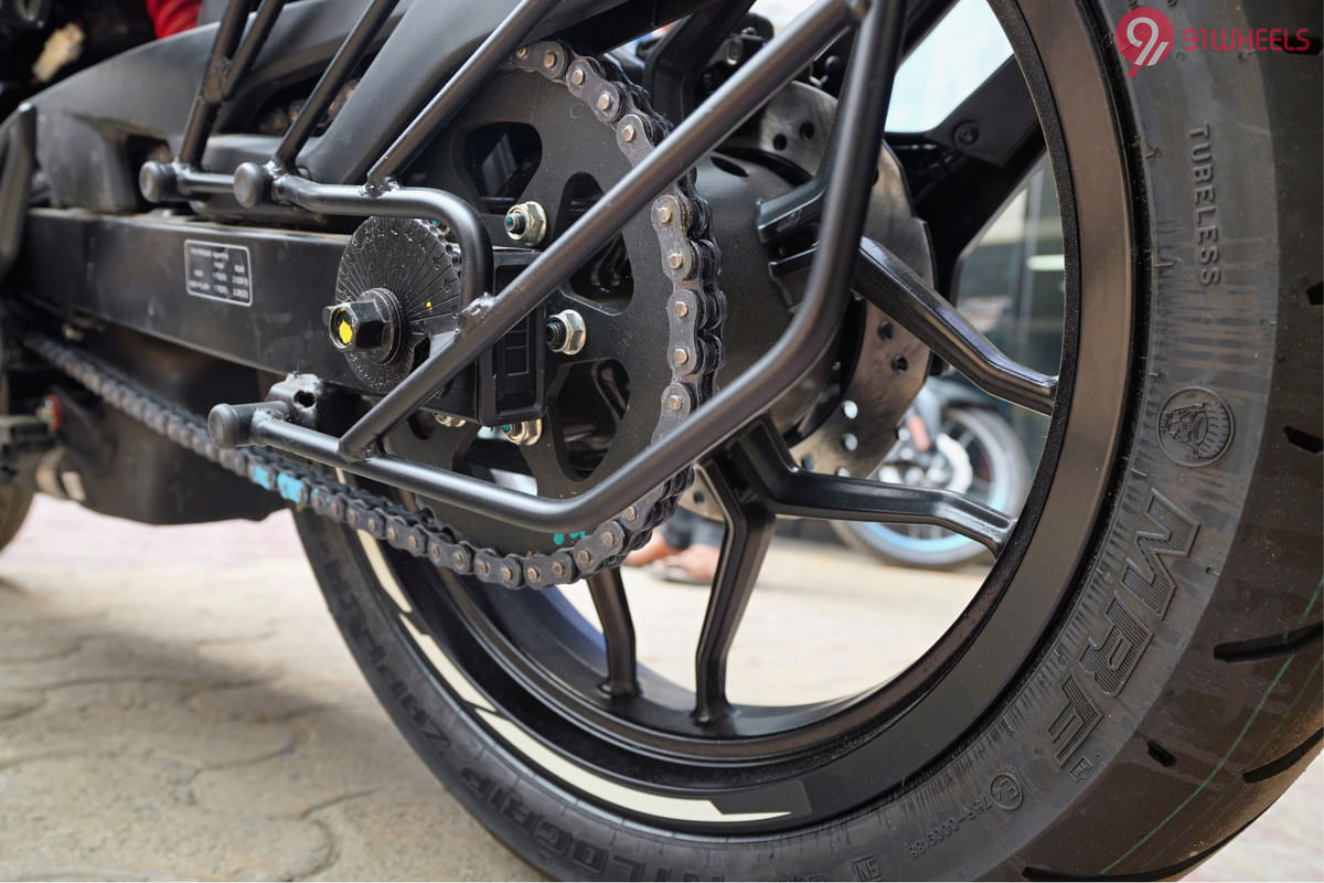Bajaj Pulsar RS 200 Drive Chain And Sprocket