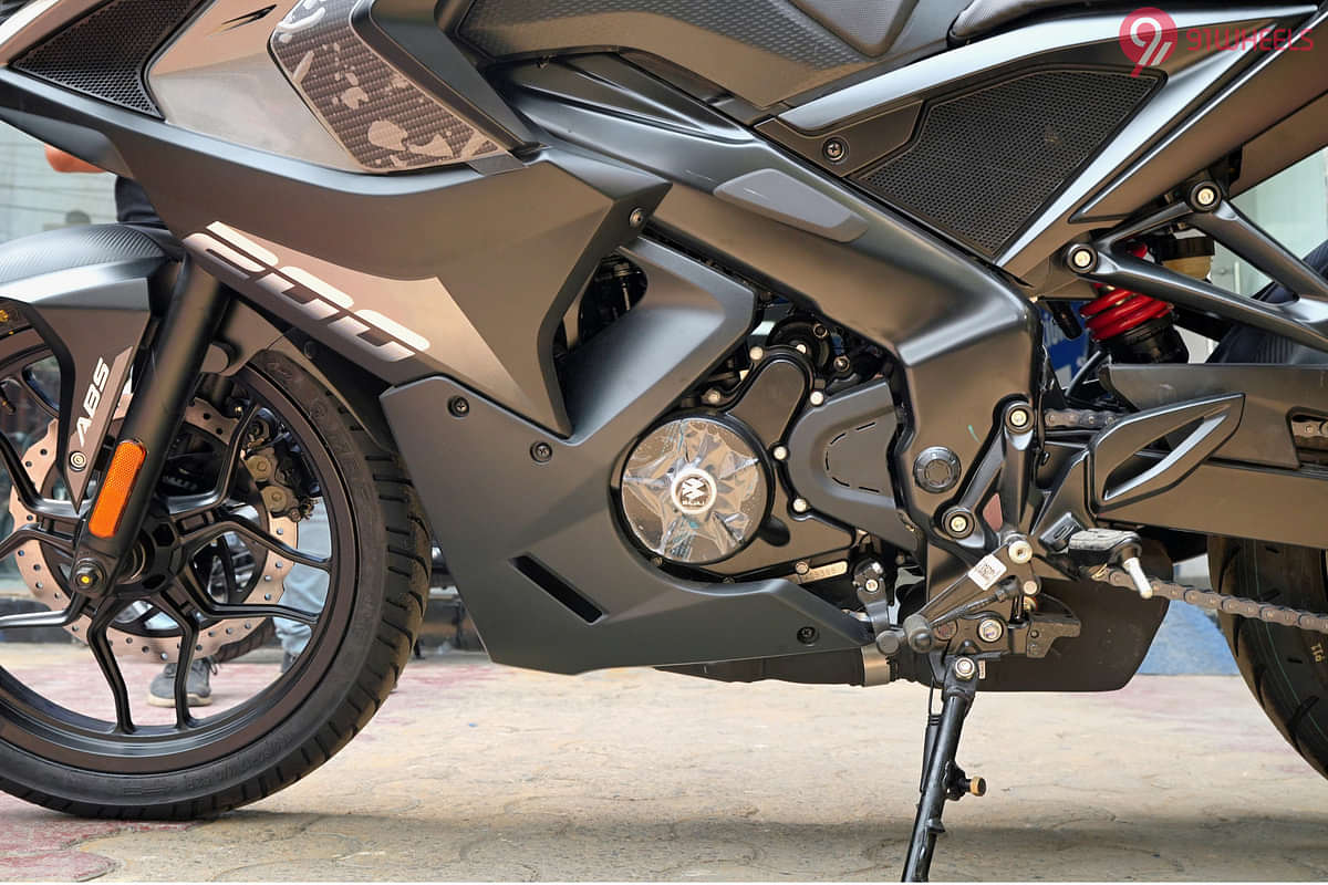 Bajaj Pulsar RS 200 Engine From Left