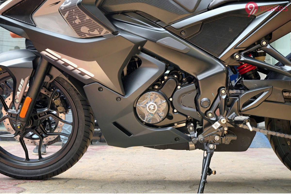 Bajaj Pulsar RS 200 Engine From Left