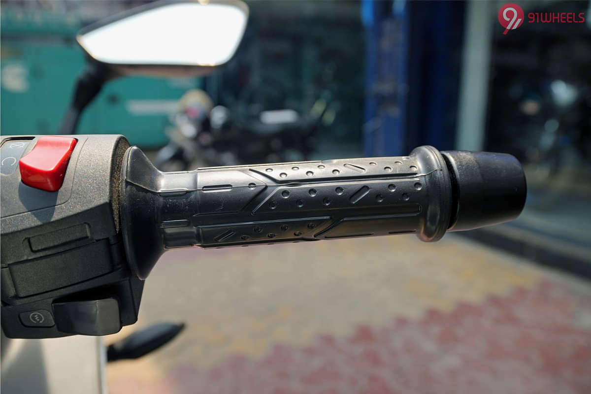 Bajaj Pulsar RS 200 Right Side Handelbar Throttle Grip