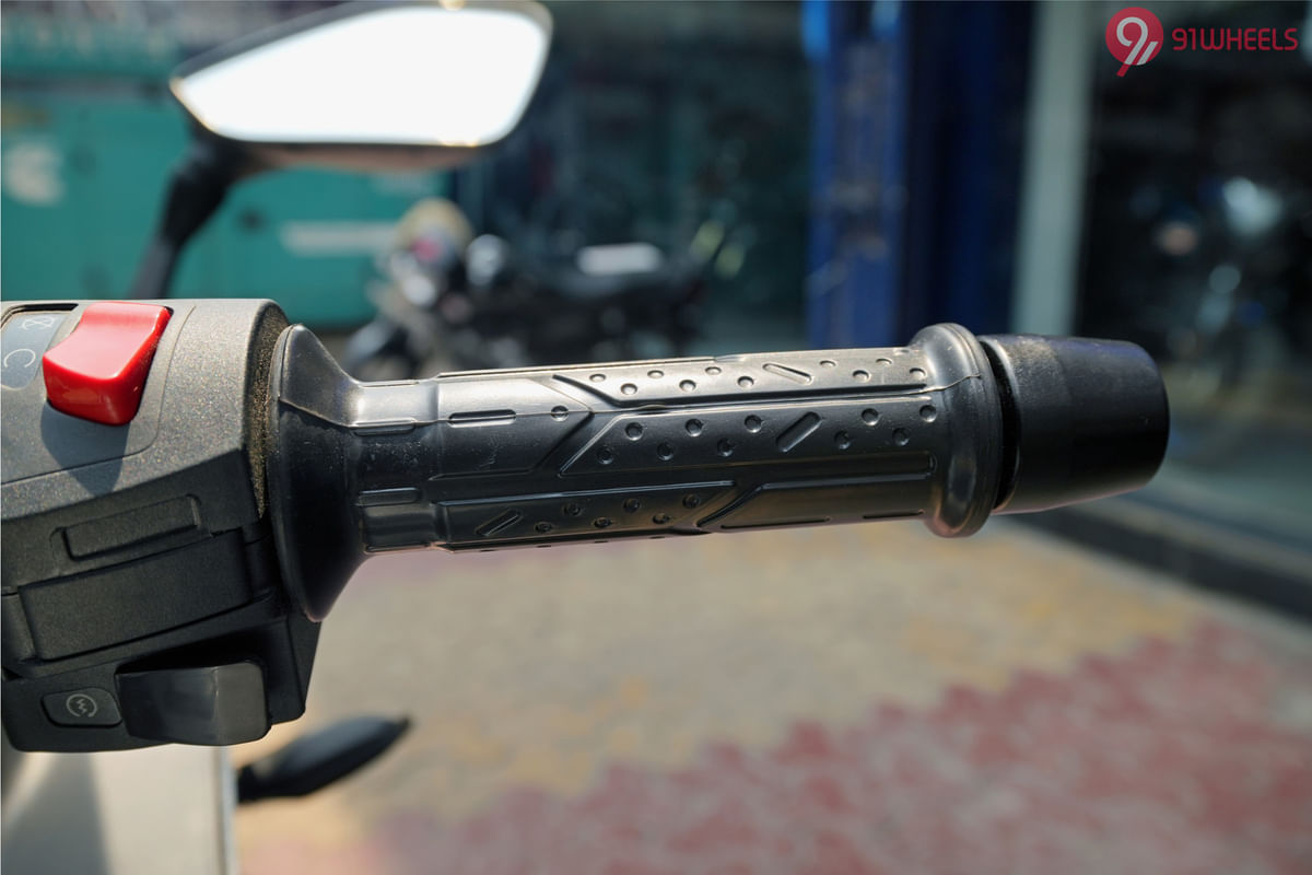 Bajaj Pulsar RS 200 Right Side Handelbar Throttle Grip