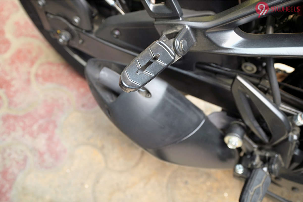 Bajaj Pulsar RS 200 Pillion Footrest