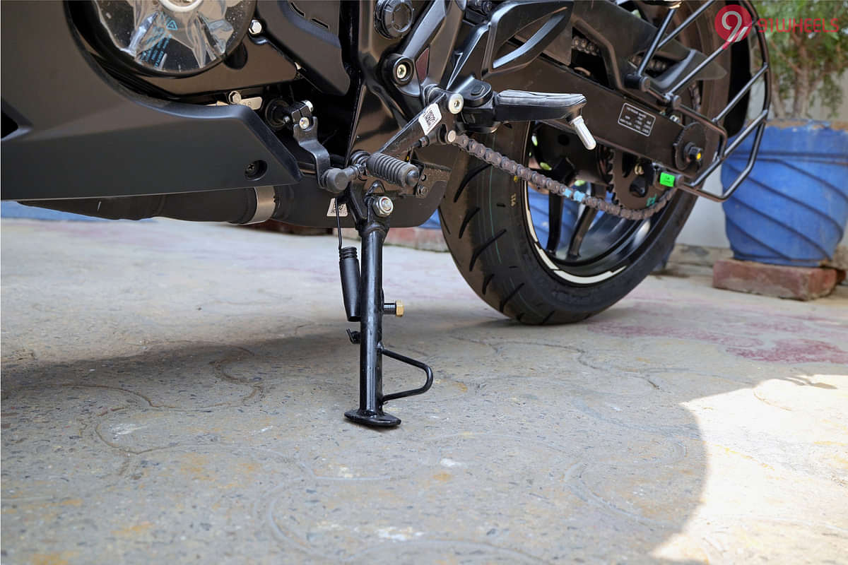 Bajaj Pulsar RS 200 Side stand