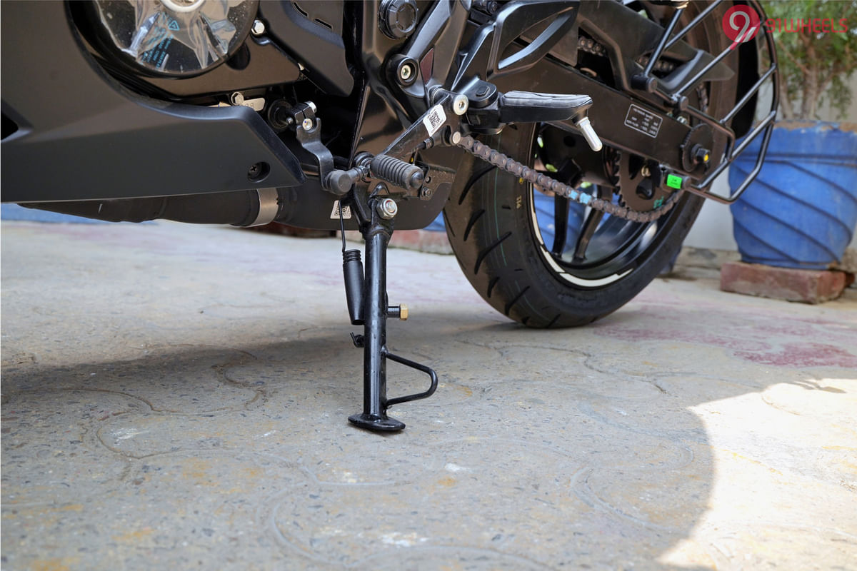 Bajaj Pulsar RS 200 Side stand