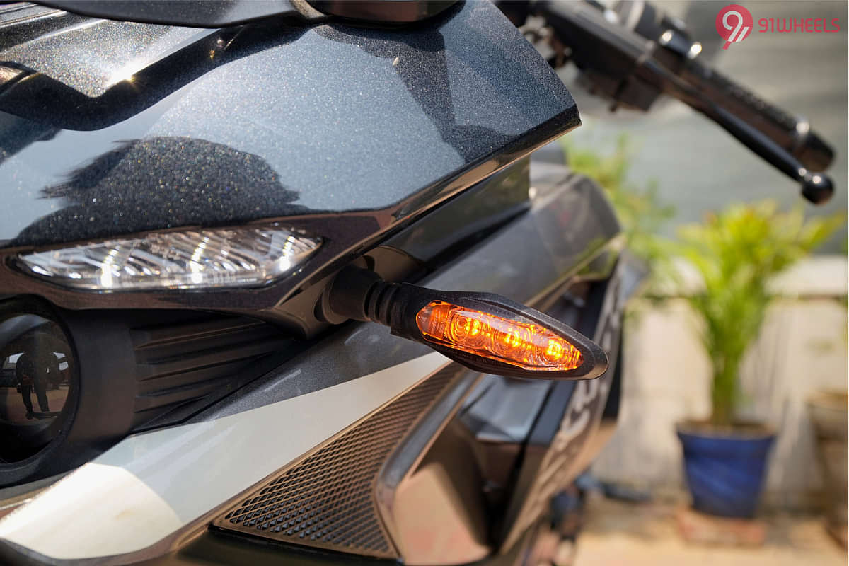 Bajaj Pulsar RS 200 Front Turn Indicators