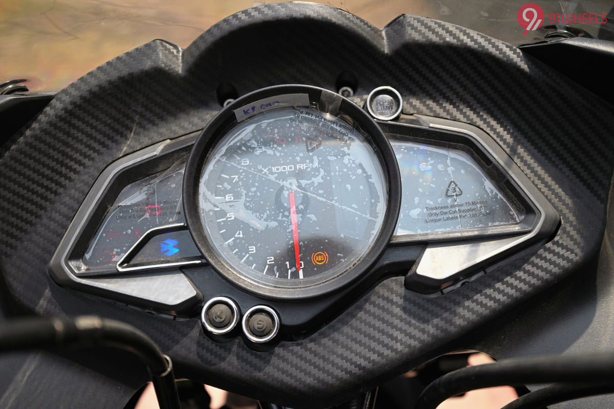 Bajaj Pulsar RS 200 TFT / Instrument Cluster