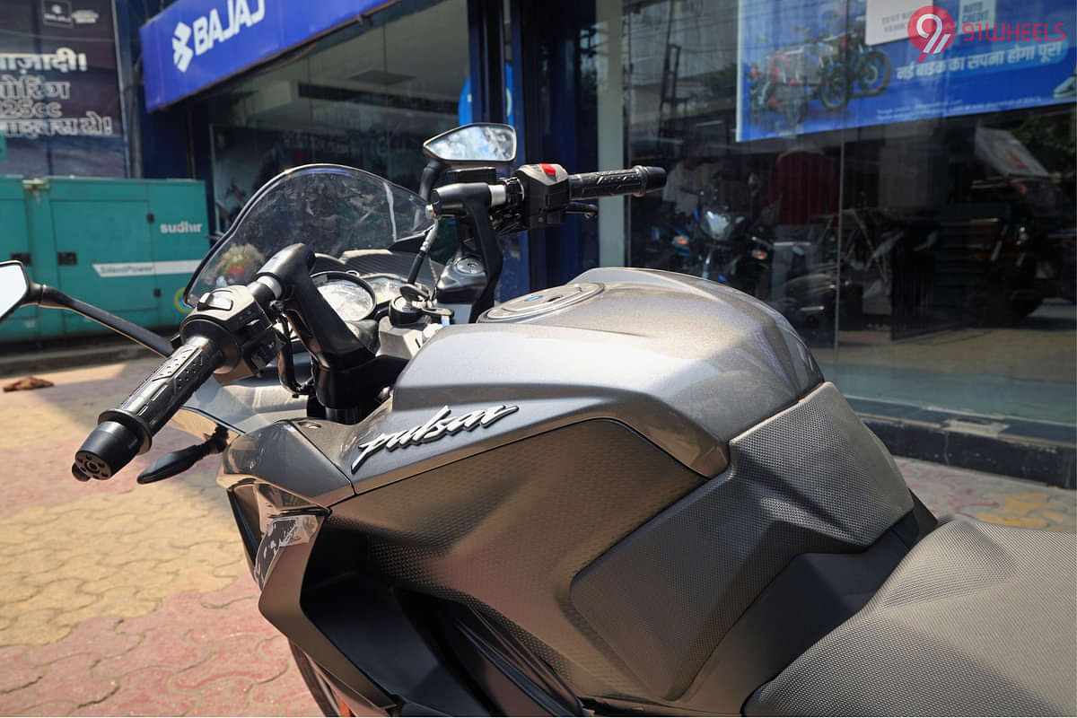 Bajaj Pulsar RS 200 Fuel Tank