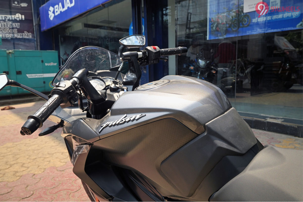 Bajaj Pulsar RS 200 Fuel Tank