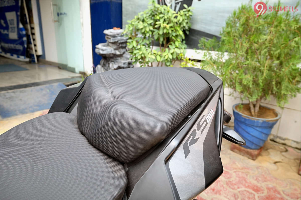 Bajaj Pulsar RS 200 Pillion Seat