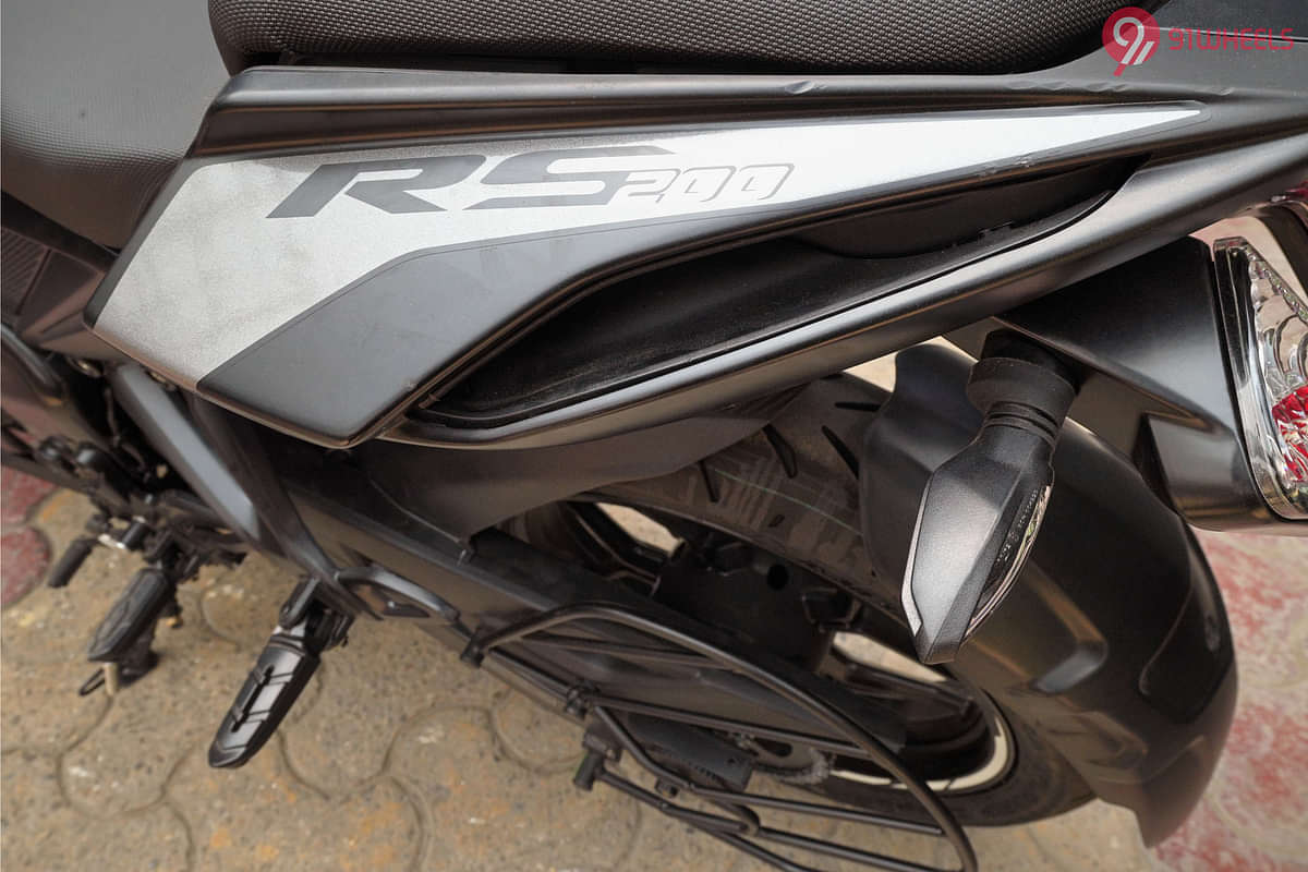 Bajaj Pulsar RS 200 Grab Rail
