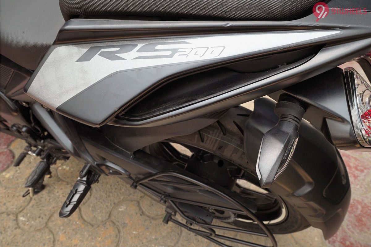 Bajaj Pulsar RS 200 Grab Rail