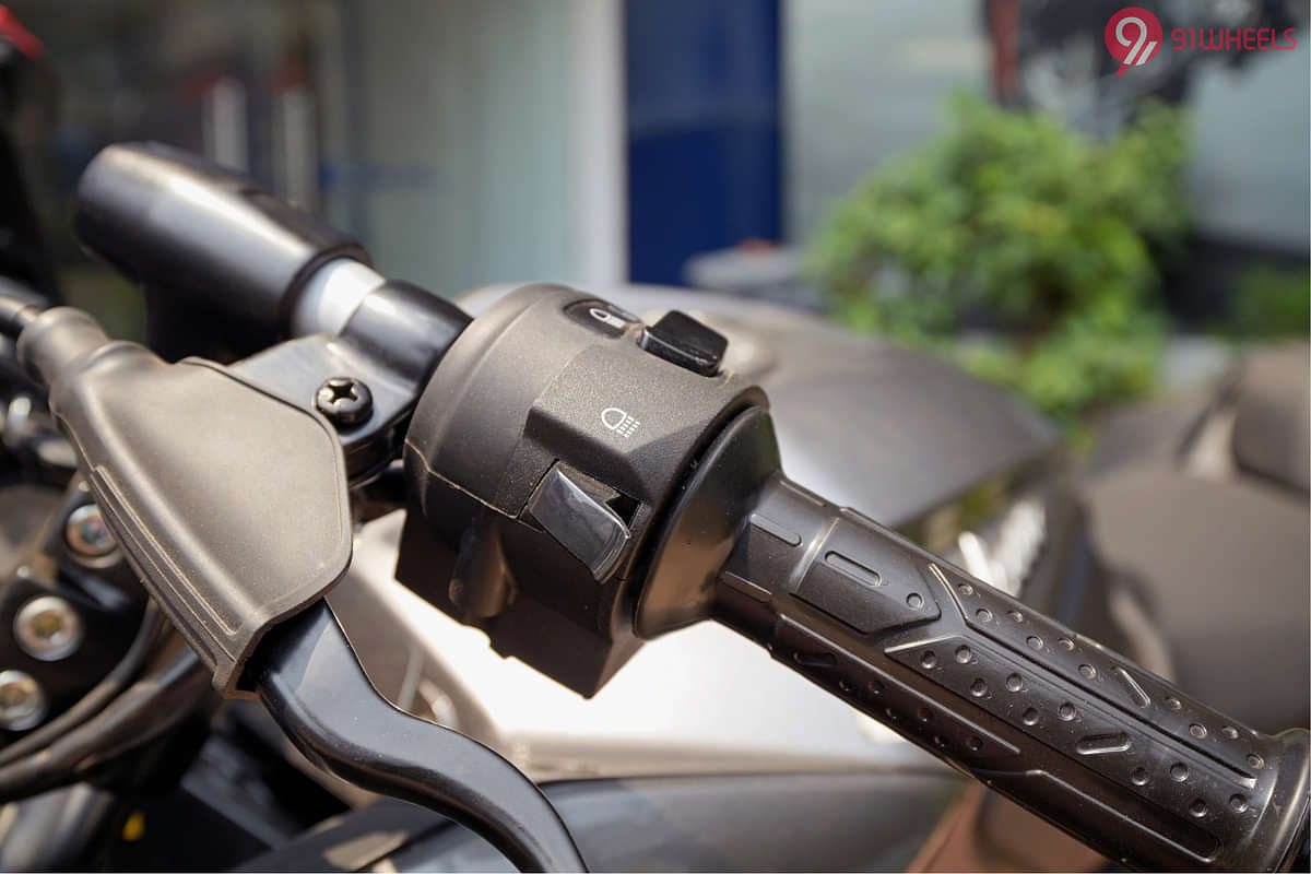Bajaj Pulsar RS 200 High Beam Low Beam Switch