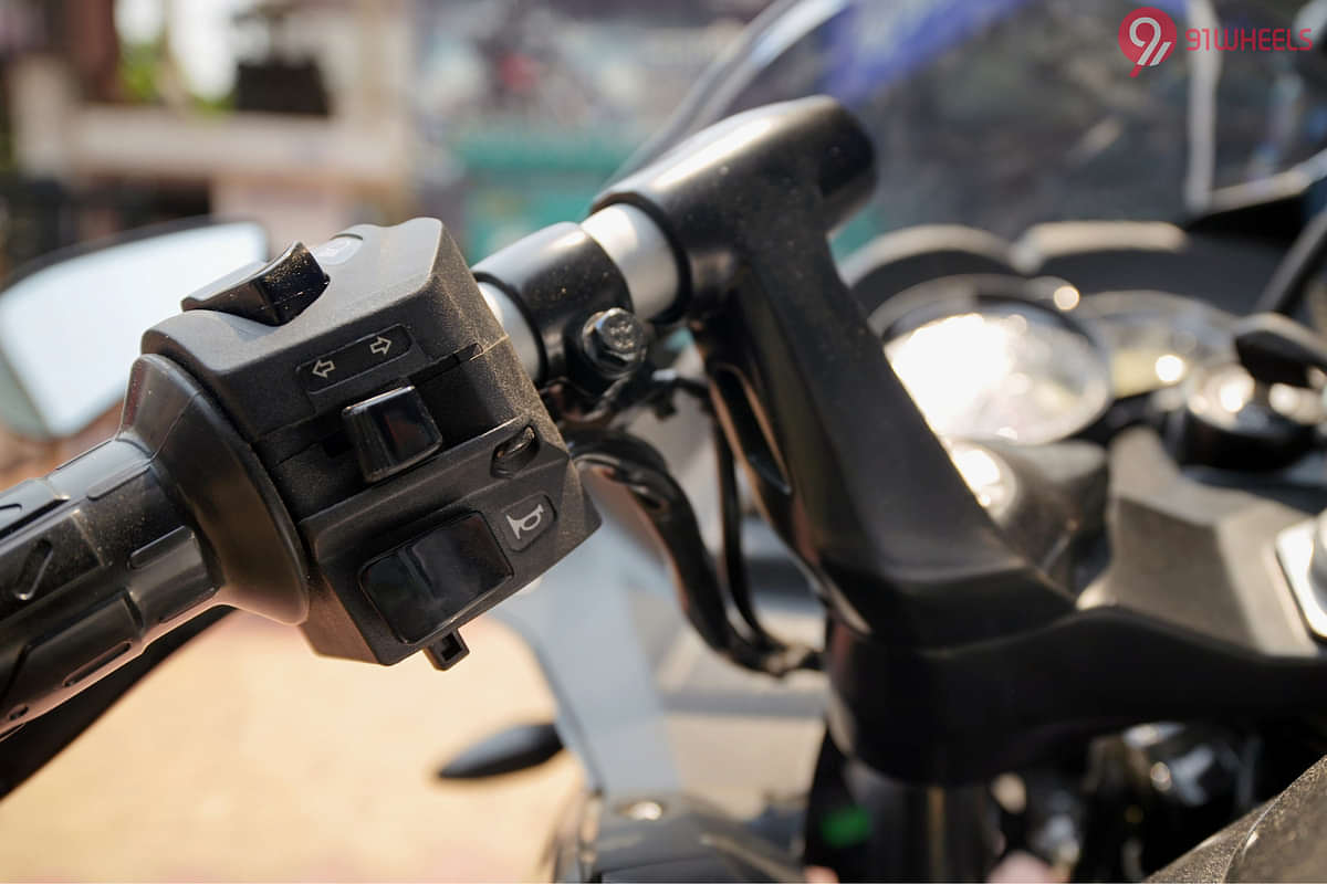 Bajaj Pulsar RS 200 Horn Button