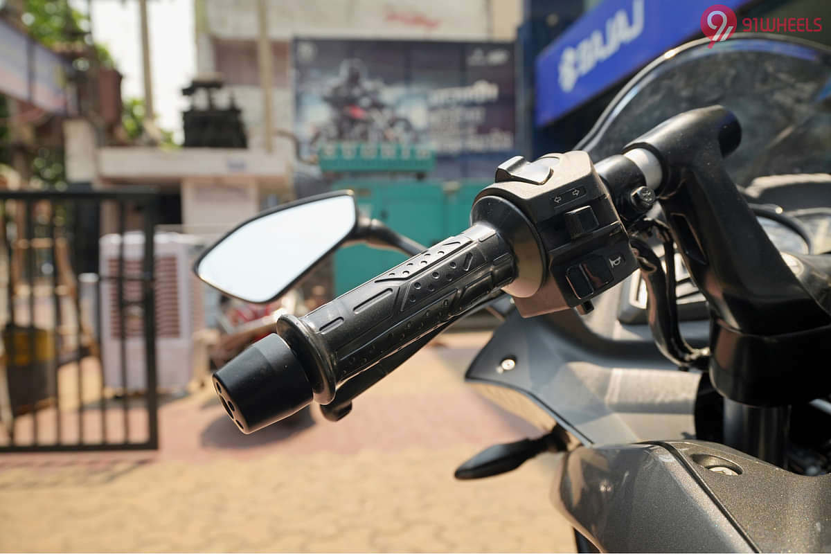 Bajaj Pulsar RS 200 Left Side Handelbar Grip
