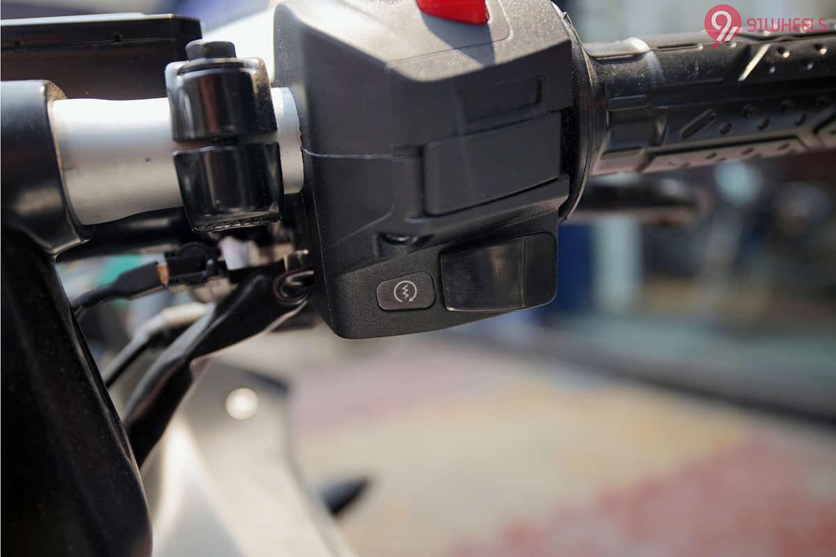 Bajaj Pulsar RS 200 Multifunction Switchgear Right