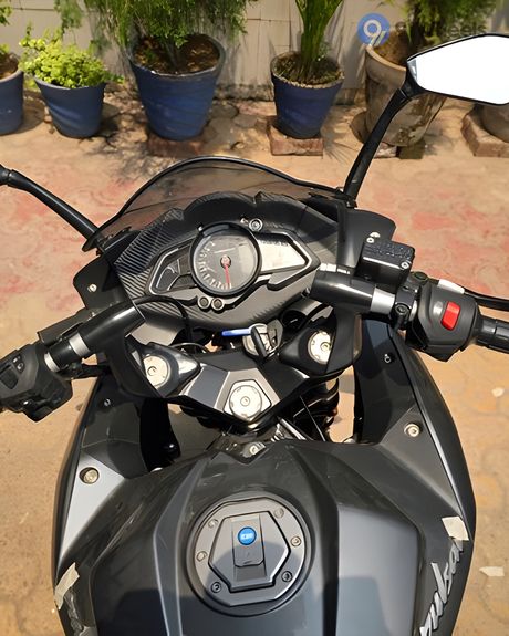 Pulsar RS200 Closed Fuel Lid