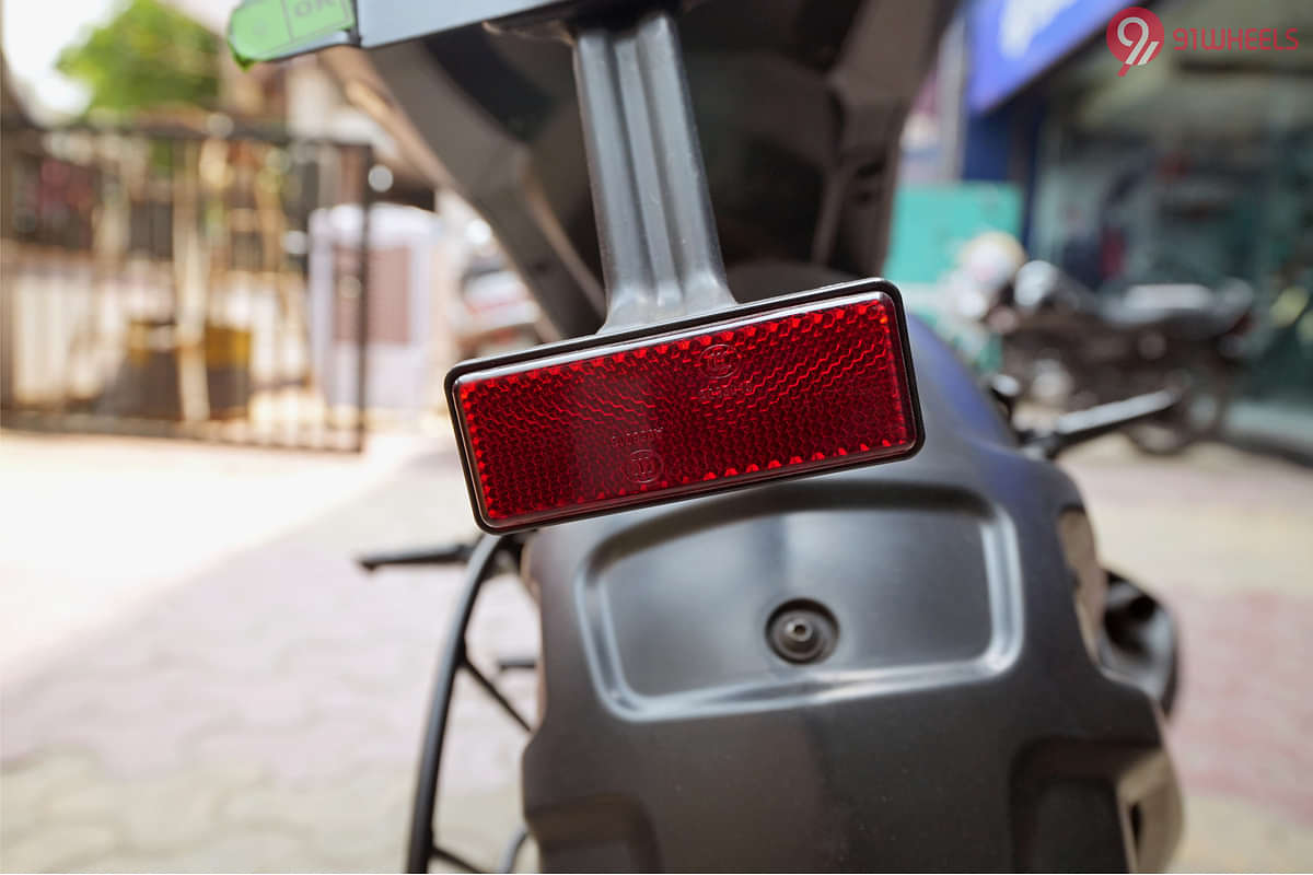 Bajaj Pulsar RS 200 Rear Reflex Reflector
