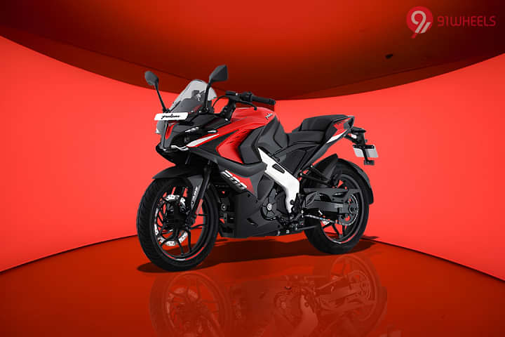 Bajaj Pulsar RS 200 Left Front Three Quarter