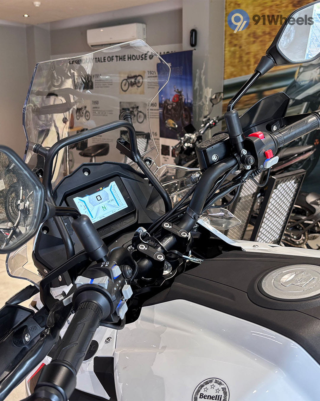 Handlebar & Console Area - 3