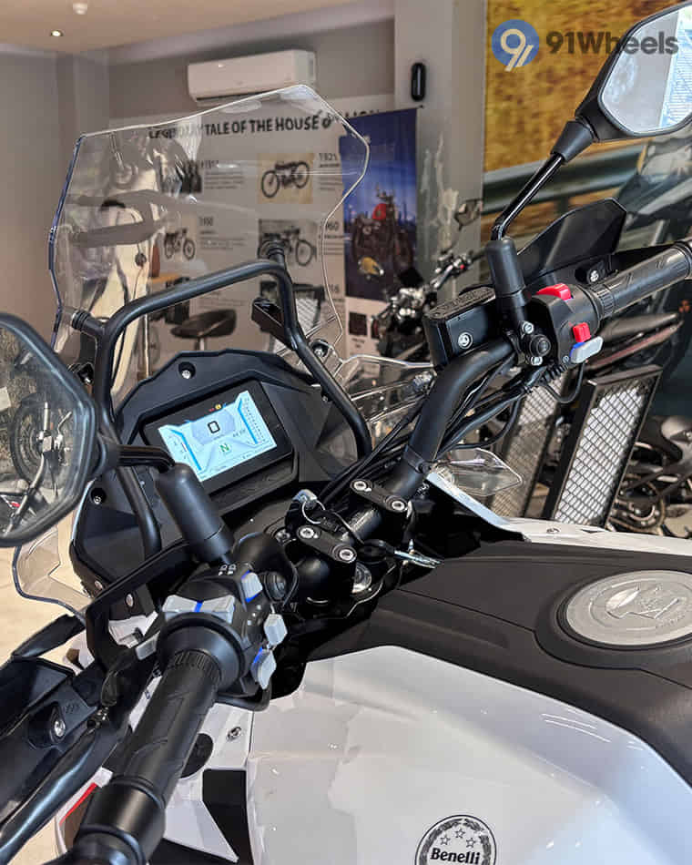 Handlebar & Console Area - 3