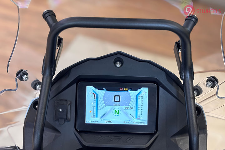 Benelli TRK 502 TFT / Instrument Cluster