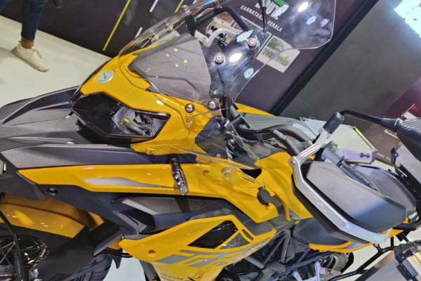 Benelli TRK 502X  2024-2025 Front Side Profile